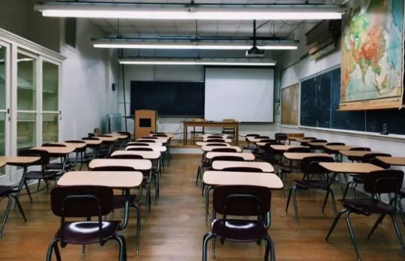 鍼灸学校でのスポーツアロマ実技授業の様子