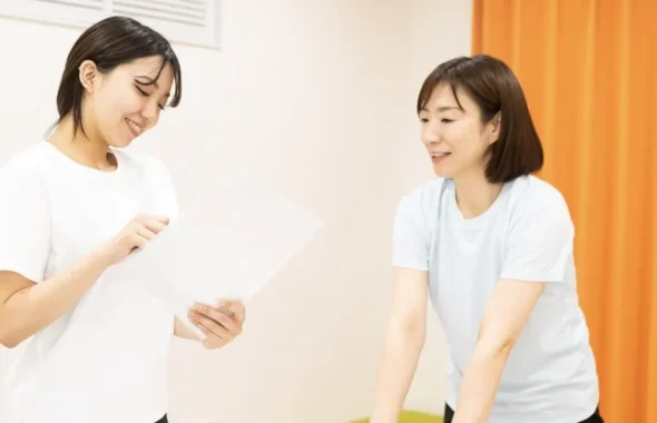 スポーツアロマスクールで指導を受ける生徒の様子