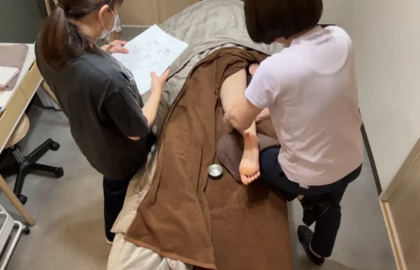 スポーツアロマトレーナー養成講座での実技練習の様子